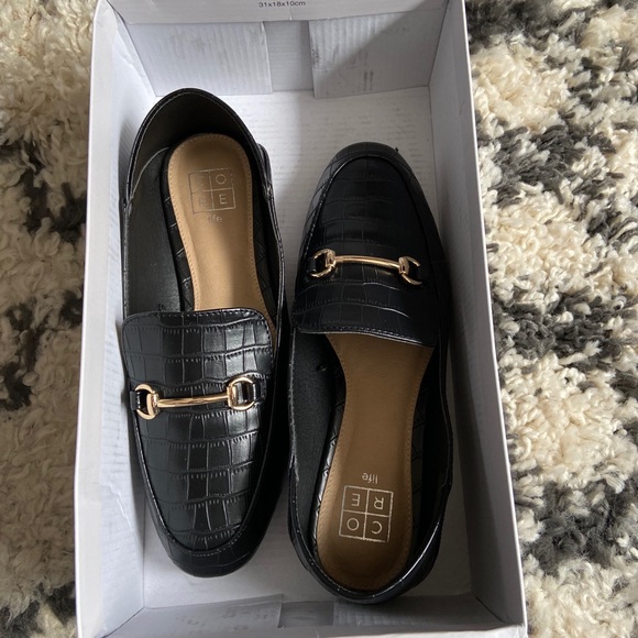 CORE flats with gold detailing - Picture 2 of 4